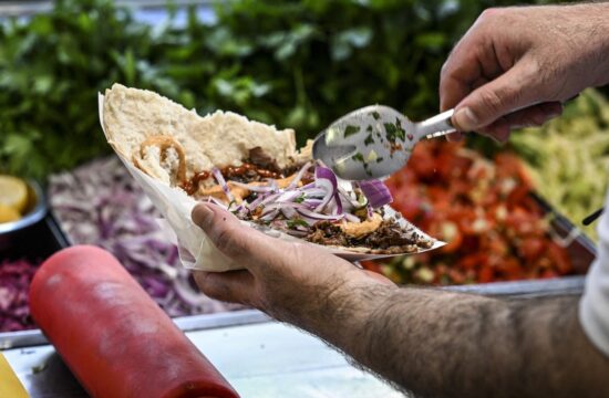 Turčija in Nemčija na bojni nogi zaradi kebaba: “Kebab pripada Nemčiji”