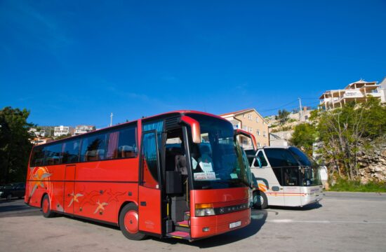 Bosanec na avtobus prinesel nekaj zelo nenavadnega in nasmejal splet