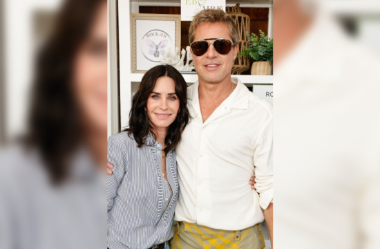 Courteney Cox in Brad Pitt