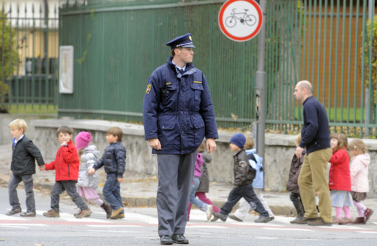 policist, šola, javni sektor