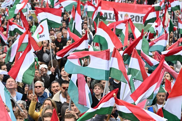 Protestni shod na Madžarskem proti vladni propagandi v medijih.