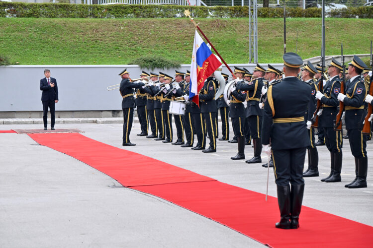 Primopredaja poslov na ministrstvu za obrambo