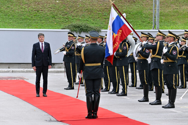 Primopredaja poslov na ministrstvu za obrambo