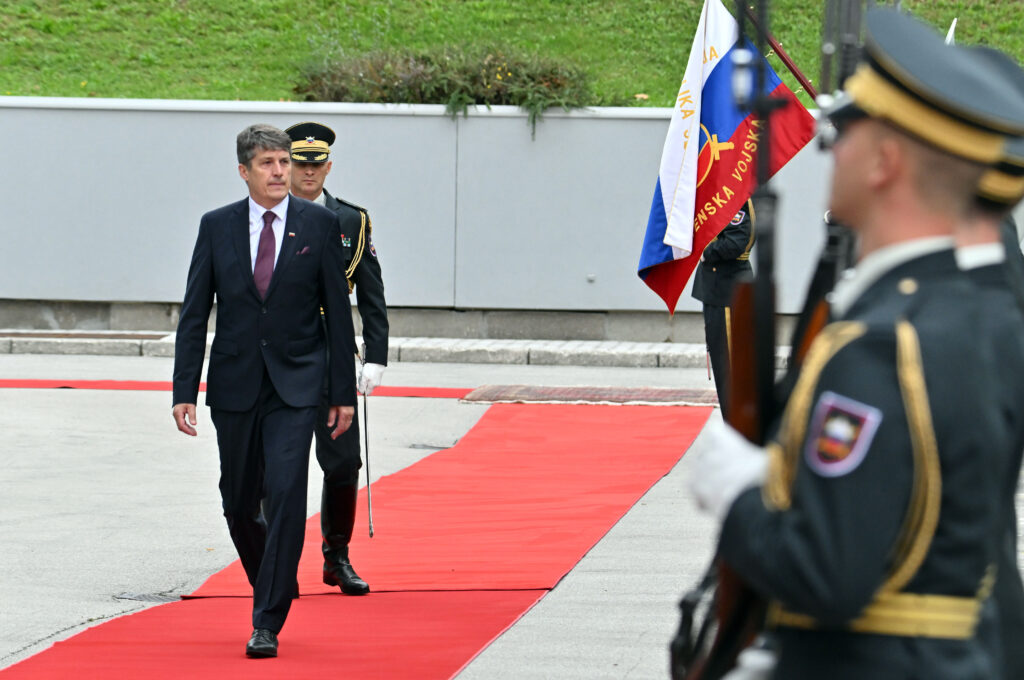 Primopredaja poslov na ministrstvu za obrambo