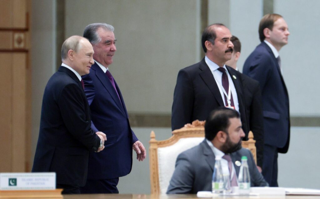 Putin na političnem forumu v Turkmenistanu