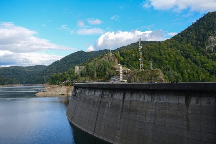 Transfagarasan. cesta,. Romunija, Transilvanija, jez Vidraru