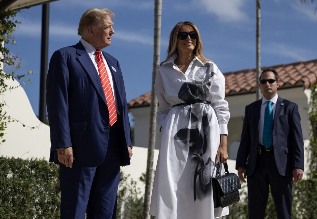 Donald in Melania Trump po oddaji glasovnice na republikanskih strankarskih volitvah