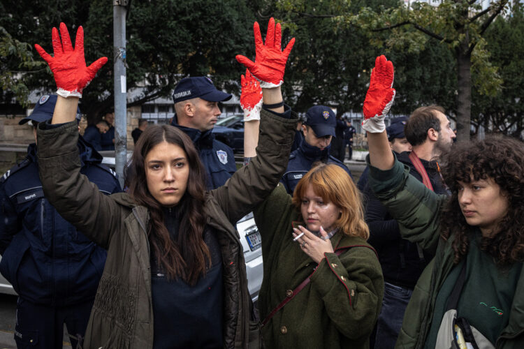 Protest po zrušenju nadstreška v Novem Sadu