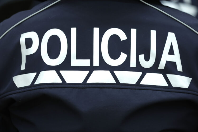 policija