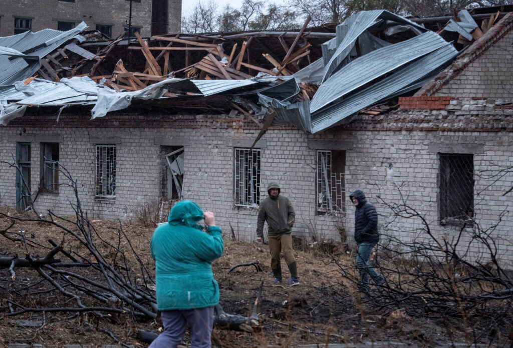 Posledice nočnega ruskega raketiranja mesta Dnipro 