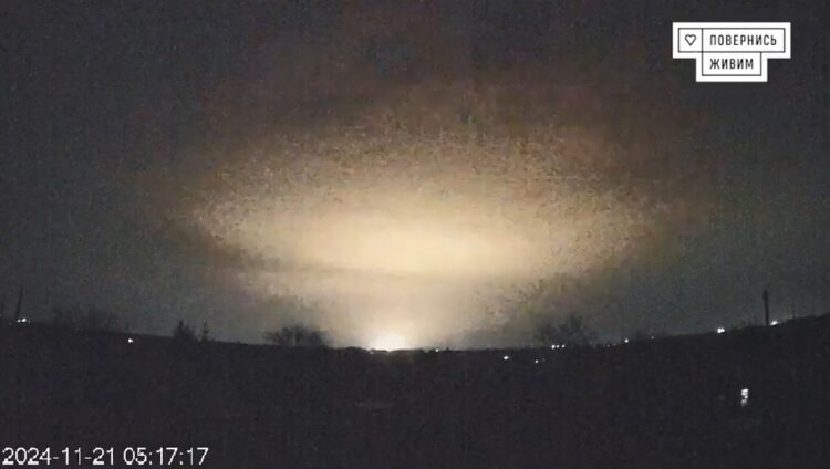 Posnetek napada z balistično raketo na Dnipro