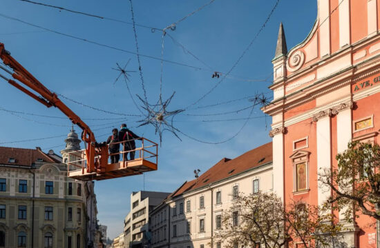 Praznična okrasitev v Ljubljani