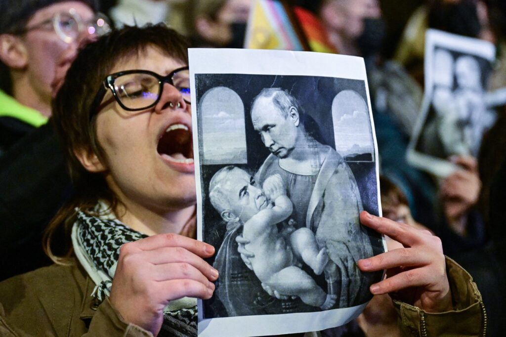 Protest proti Calinu Georgescuju