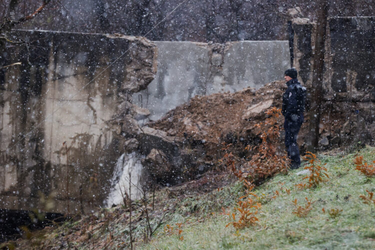 Prizor po eksploziji na severu Kosova