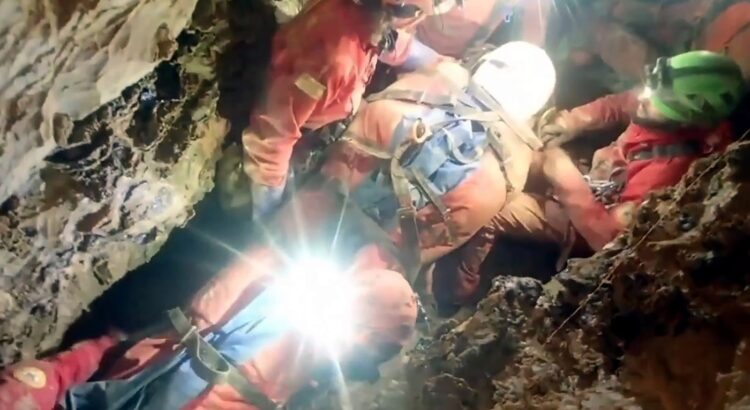 Italijansko speleologinjo še drugič rešili iz iste jame