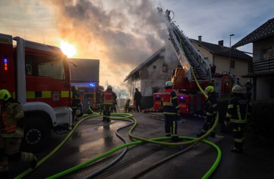 Požar v vasi Javornik v Kranju