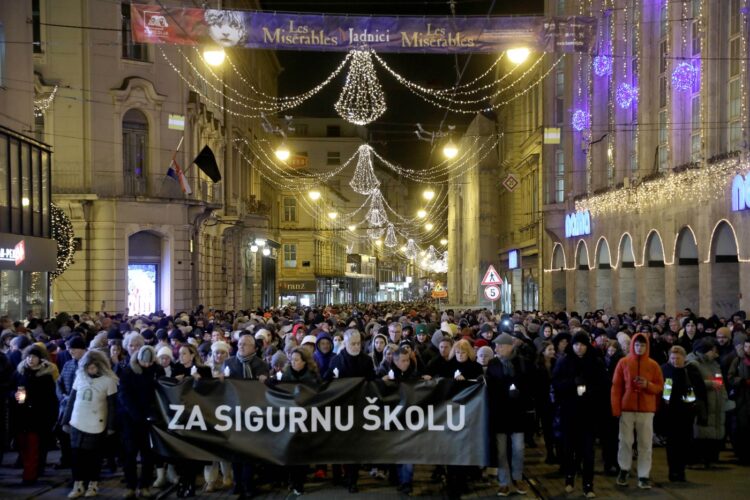 Protest na zagrebških ulicah po napadu, na katerem so pozvali k večji varnosti v šolah