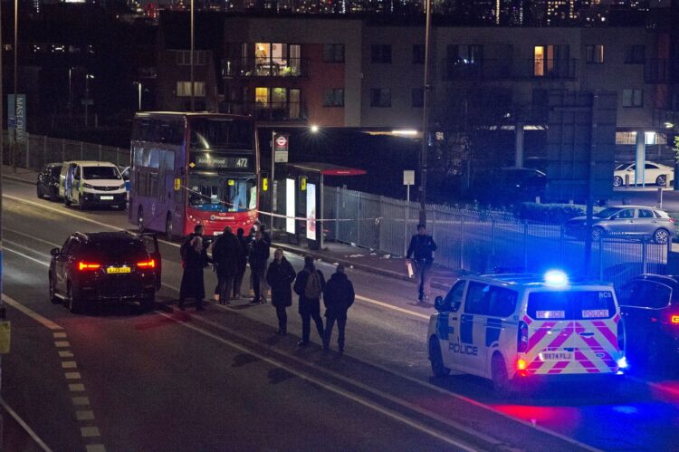 Napad z nožem na 14-letnika v Londonu