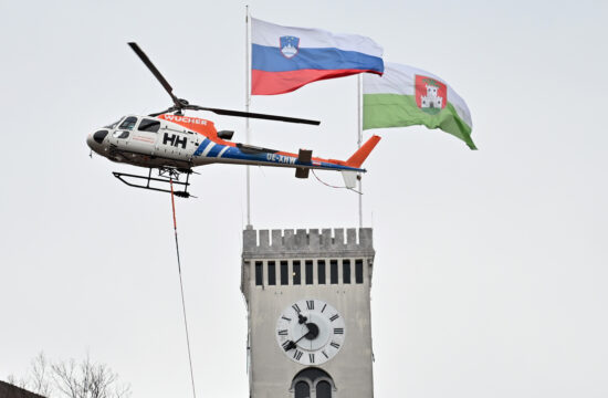 sečnja, grajski grič, ljubljanski grad, drevo, helikopter, Ljubljana