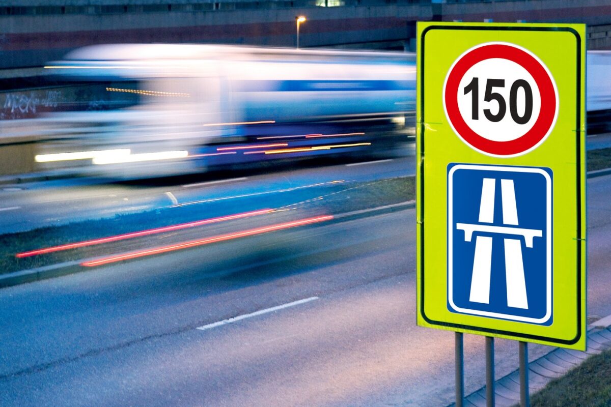 1738063069-avtocesta-ceska-hitrost-1200x