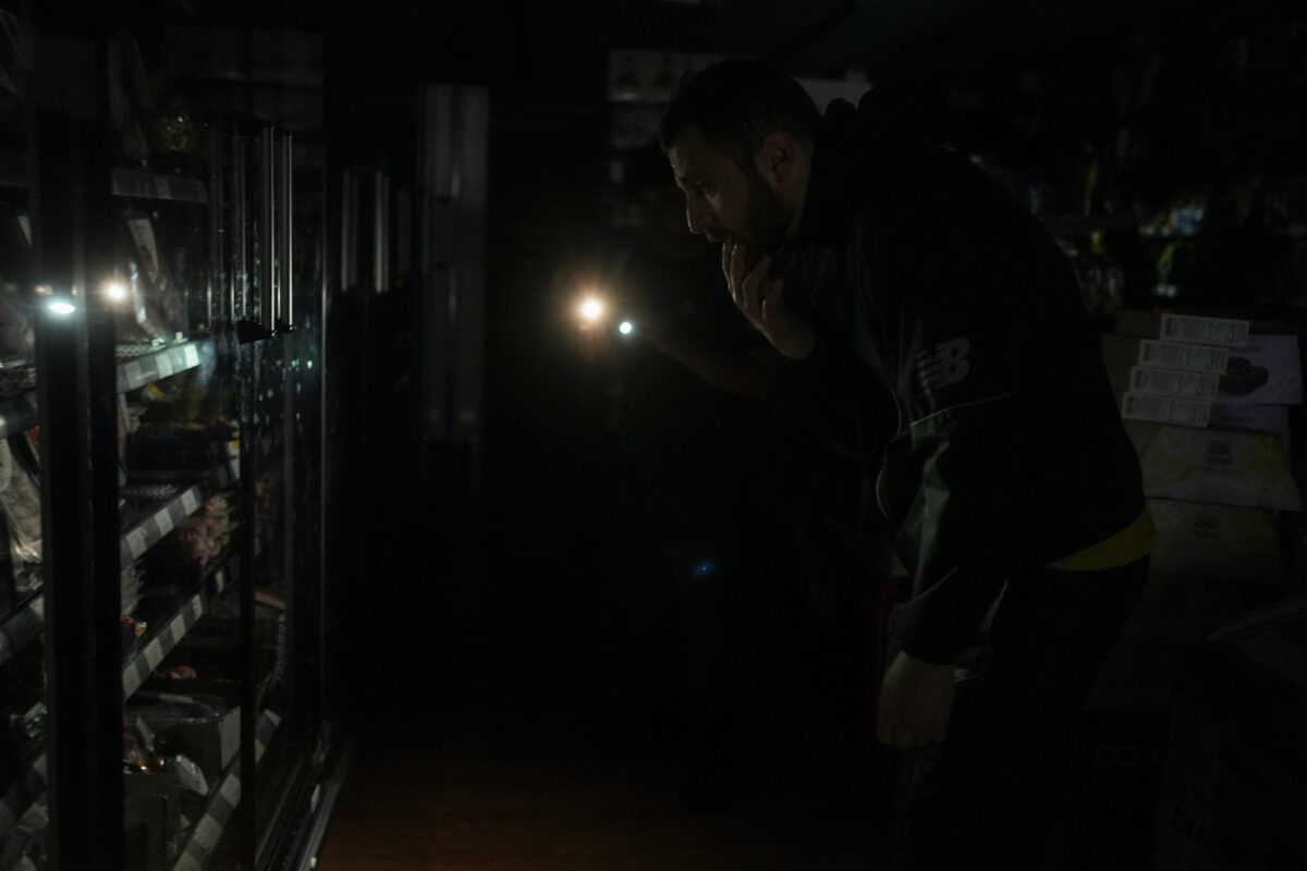 V Španiji in na Portugalskem niso več v temi: prihod elektrike bučno proslavili